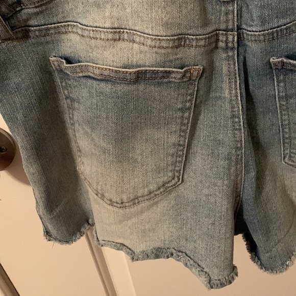 No Boundaries adorable denim distressed w/lace trim overall shorts XL(15-17) - Picture 9 of 12